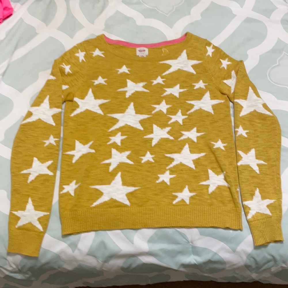 Lightweight sweater
